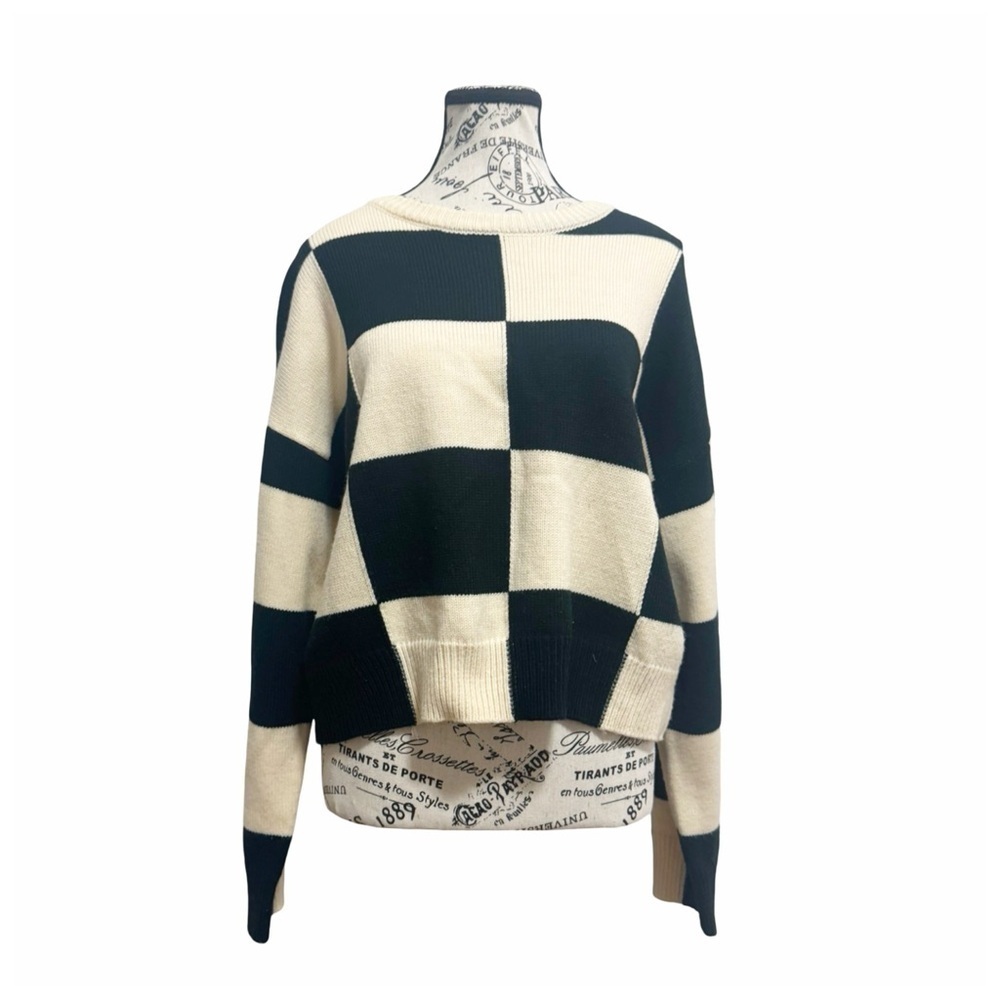 Lalavon Women’s Checkered Crewneck Sweater. Black, Off-White. Medium